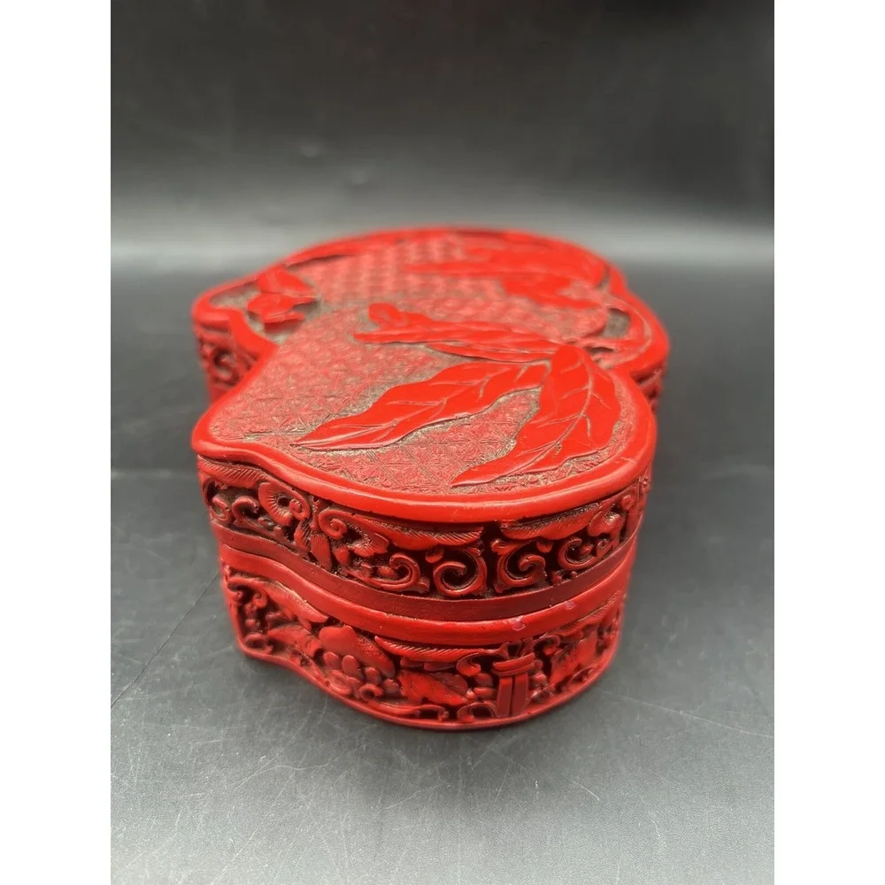 Antique Vintage Chinese Cinnabar Red Lacquer Hand Carved Strawberry Trinket Box